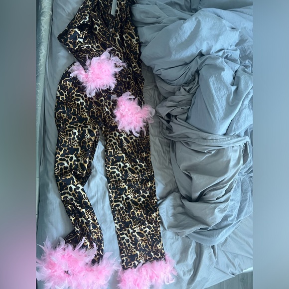 Brand new cheetah satin set with pink feathers size 4 - Picture 5 of 7